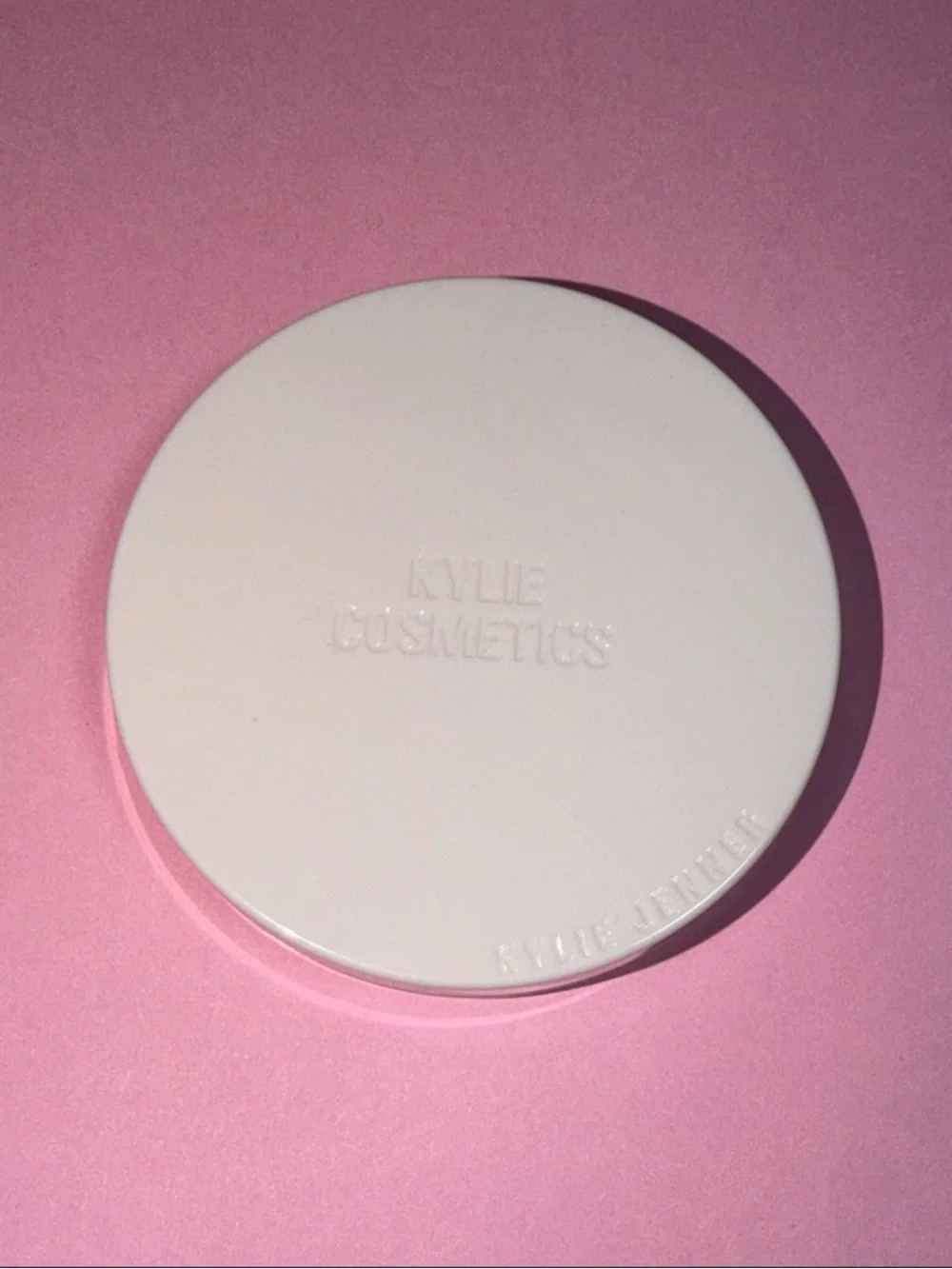Kylie Cosmetics Natural Blur Powder Foundation in the shade 2N.